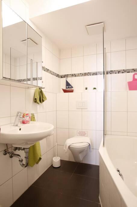 Sunny Apartment At Rostock - Pink Ngoại thất bức ảnh