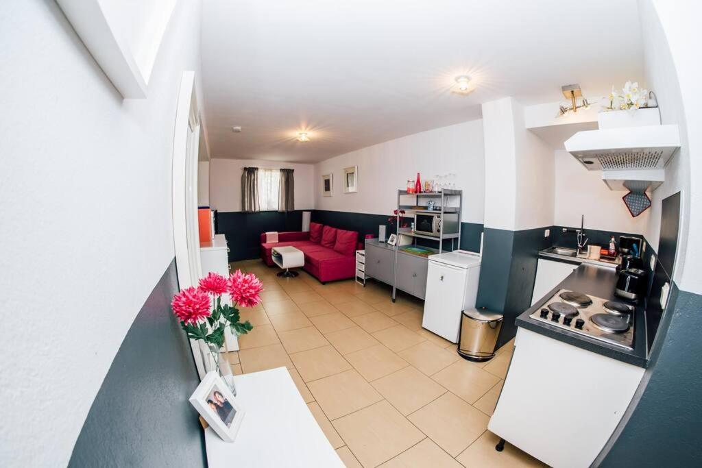 Sunny Apartment At Rostock - Pink Ngoại thất bức ảnh